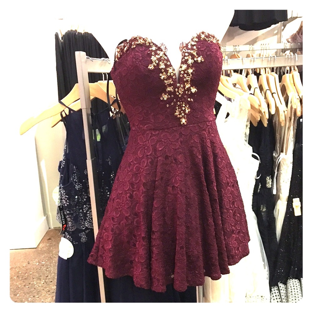 Windsor special occasion dress. Size 3 NWT